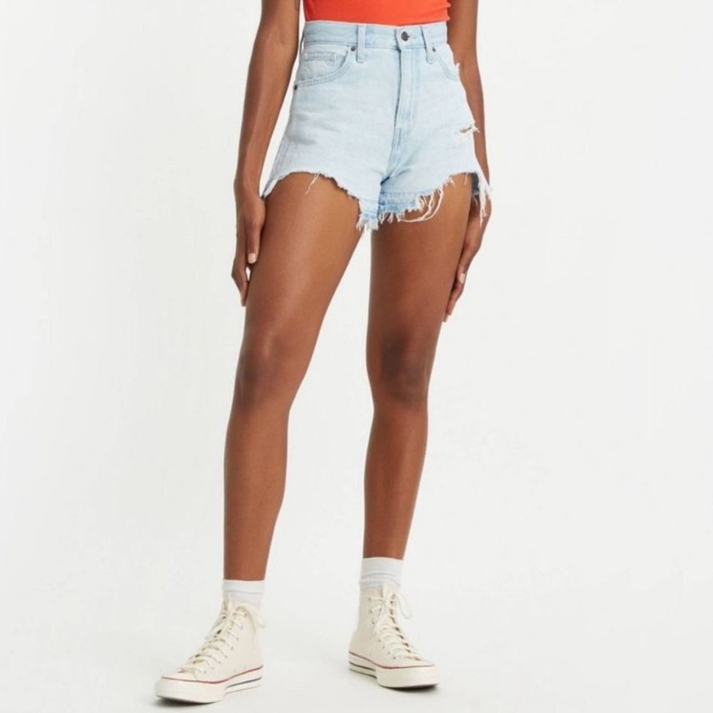 Like New Levi’s High Waisted Mom Shorts